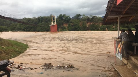 Debido a las fuertes lluvias que se han presentado en el municipio de Topia, se ha visto afectada la energía eléctrica.