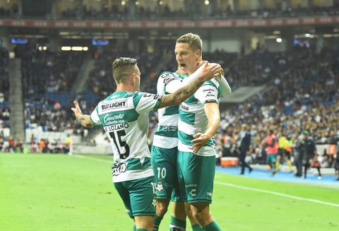 SANTOS VS MONTERREY 


 Cuartos de final entre Santos Laguna y Rayados de Monterrey Santos 1 Monterrey 3 primer tiempo Apertura 2019