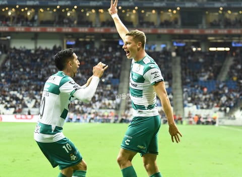 SANTOS VS MONTERREY 


 Cuartos de final entre Santos Laguna y Rayados de Monterrey Santos 1 Monterrey 3 primer tiempo Apertura 2019
