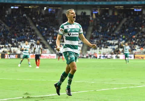 SANTOS VS MONTERREY 


 Cuartos de final entre Santos Laguna y Rayados de Monterrey Santos 1 Monterrey 3 primer tiempo Apertura 2019