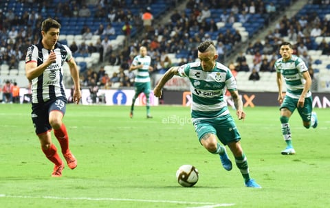 SANTOS VS MONTERREY 


 Cuartos de final entre Santos Laguna y Rayados de Monterrey Santos 0 Monterrey 3 primer tiempo Apertura 2019