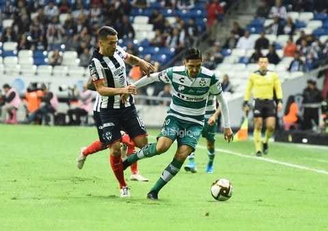 SANTOS VS MONTERREY 


 Cuartos de final entre Santos Laguna y Rayados de Monterrey Santos 0 Monterrey 3 primer tiempo Apertura 2019