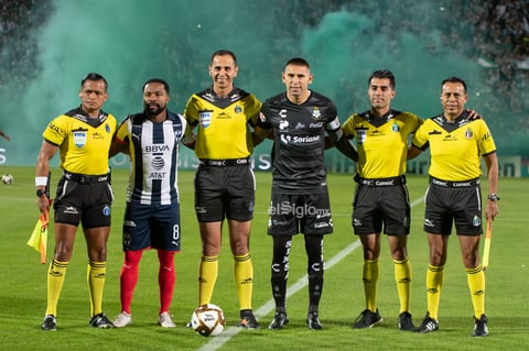 Capitanes, árbitros. Pabón, Orozco


Santos vs Monterrey  Cuartos de final apertura  2019 de la Liga MX

Guerreros Monterrey Rayados Santos Santos Monterrey