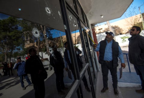 El gobernador estatal dijo que ya no queda ninguna persona desaparecida de las que secuestró el grupo armado, confirmando que dos personas fallecieron durante los sucesos.