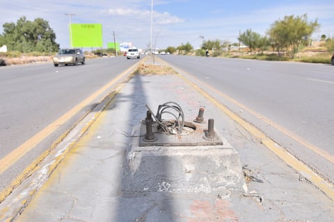 Sin luminaria. Son varias las bases que no cuentan con su respectivo poste de luz.
