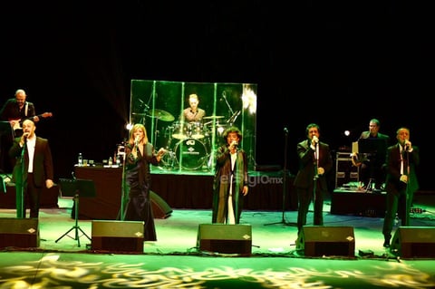 Mocedades, Jorge y Carlos, cantaron Eres tú y Cielito lindo.
