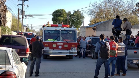 Lo colocaron en una máquina de bomberos y en ella fue trasladado al panteón municipal.