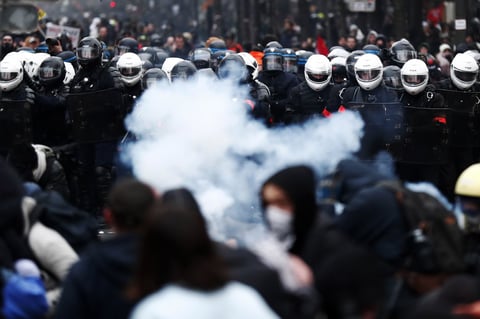 En distintas ciudades de Francia hay marchas sindicales.