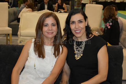 03122019 EN UNA INAUGURACIóN.  Adriana y Ana Sofía.