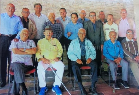 01122019 GRATO ENCUENTRO.  Integrantes del grupo Amantes de la vida e invitados, reunidos en un desayuno sabatino.
