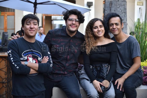 03122019 ENTRE AMIGOS.  Óscar, Carlos, Salma y Gilberto.