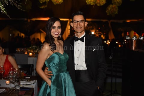 03122019 EN PAREJA.  Lizzie y Roberto.