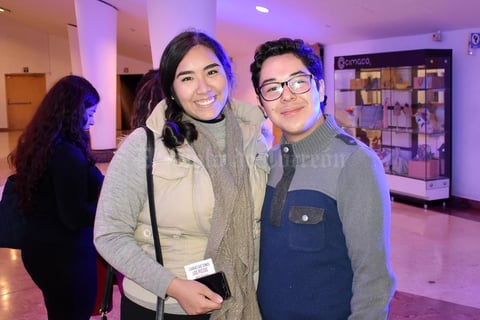 04122019 EN UNA CONFERENCIA.  Luz y Gerardo.