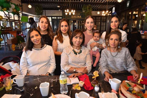 06122019 Las asistentes disfrutaron de un delicioso brunch con la festejada.