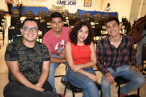 06122019 ASISTEN A PREMIACIóN DE CONCURSO.  Juan José,  Diego, Janeth y Ángel.