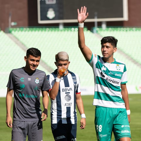 José Hernández, Edgar Games


José Daniel Hernández Garay #188 Defensa Santos
Edgar Games González #201 Medio Santos

Santos vs Monterrey

en Estadio Corona - domingo  8 de diciembre de 2019 11:00h

Santos Laguna vs Monterrey

Semifinal sub20, guerreros vencen 2 a 0 a rayados en el Estadio Corona