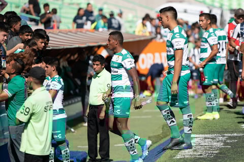 Santos vs Monterrey

en Estadio Corona - domingo  8 de diciembre de 2019 11:00h

Santos Laguna vs Monterrey

Semifinal sub20, guerreros vencen 2 a 0 a rayados en el Estadio Corona