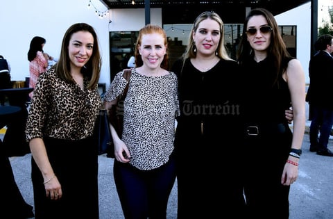 08122019 ASISTEN A UNA INAUGURACIóN.  Susana, Marlene, Cristy y Marlen.
