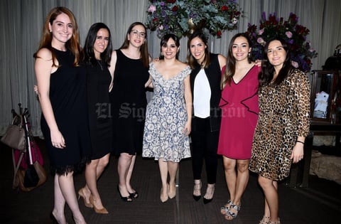 07122019 PRENUPCIAL.  Lucero Carlos en compañía de alguna de las asistentes a su despedida de soltera. Ellas son, Daniela, Ale, Chayi, Mili, Sofi y Almendra.