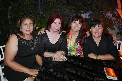 08122019 FIESTA RETRO.  María Dolores, Lara, Iris e Idalia.