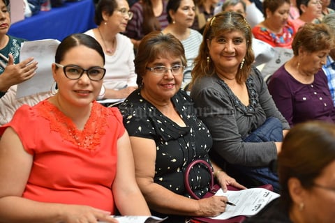 11122019 PRESENTES EN ESPECTáCULO.  Marina, Marina, y Mayela.