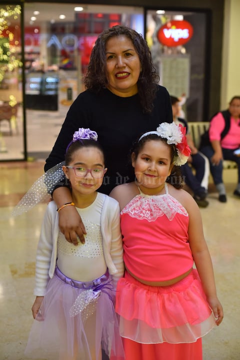 11122019 Gloria, Gloria y Maika.