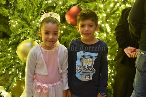 11122019 Algunas de las participantes en el show navideño.