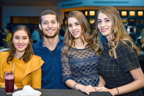 Pamela,Israel,Sara y Claudia.