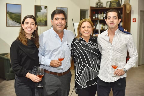 María Fernanda, Roberto, Genoveva y Roberto