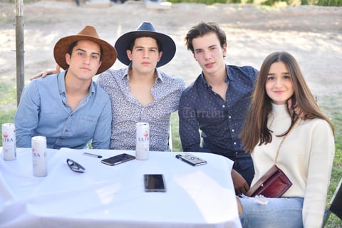 Luciana, Fernando, Bernardo y Diego