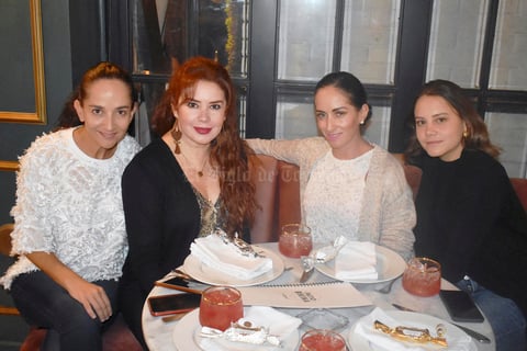 Leticia, Aurora, Caro y Lalit