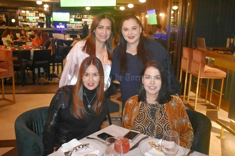 Lorena, Cristina, Patricia y Tony