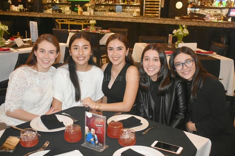 Marianne, Mariel, Ana Cecy, Valeria y Mary Jose
