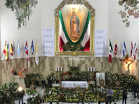 El recinto lucía repleto de fieles.
