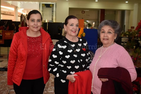 13122019 DURANTE EVENTO DE ARTE.  Gaby, Rosy y Ángeles.
