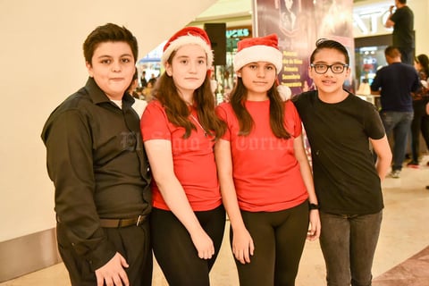 12122019 Víctor, Danna, Mariana y Karim.