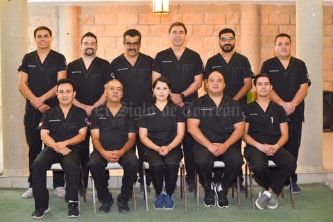 12122019 LA FOTO DEL RECUERDO.  Médicos veterinarios se reunieron por la temporada decembrina.