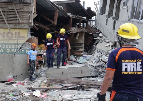 Cuerpos de rescate trabajan en la zona.