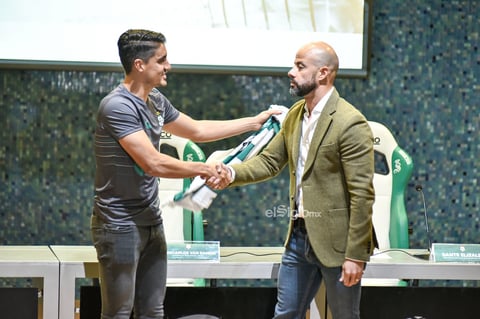 Erick Sotomayor Ruiz


 NUEVO REFUERZO CLUB SANTOS LAGUNA VAN RANKIN.