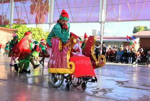 Caracterizado y feliz participó en el festival de su escuela 