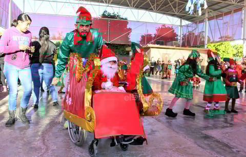 Caracterizado y feliz participó en el festival de su escuela 