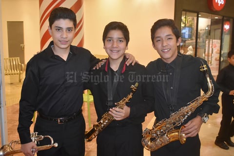 17122019 JóVENES MúSICOS.  Leonardo, Fernando y Francisco.