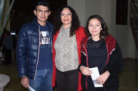 18122019 Mario Issac Sifuentes González, Margarita González Niño e Issa Paloma Fuentes.