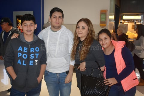 18122019 Diego, Salvador, Alejandra y Marely.