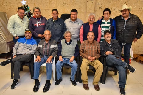 19122019 AGRADABLE CONVIVENCIA.  Artistas plásticos laguneros tuvieron su tradicional posada.