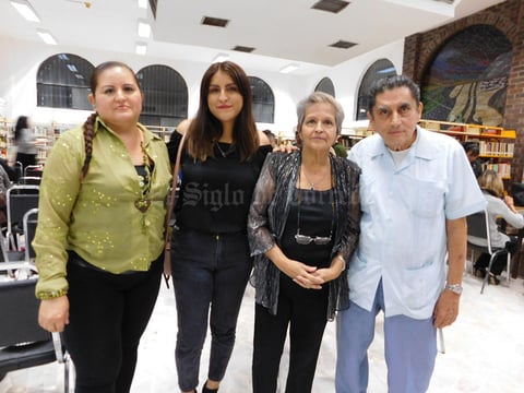 19122019 ENTRE AMIGOS.  Hugo, Jackie, Miriam y Romeo.