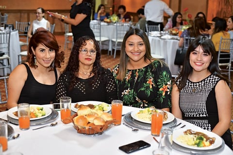 21122019 ACOMPAñAN A NOVIA EN DESPEDIDA.  Larissa, Julieta, Diana y Jessica.