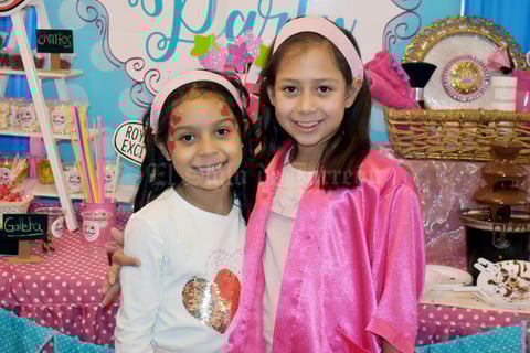 21122019 SE DIVIERTEN EN FIESTA.  Camila y Alisson.