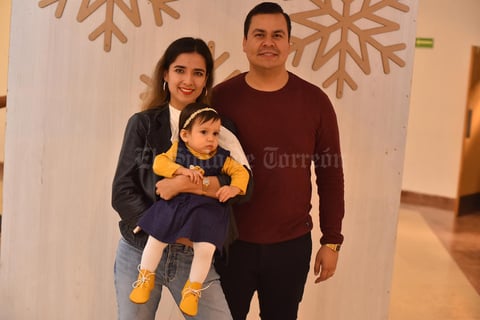 21122019 DISFRUTAN DE CONCIERTO NAVIDEñO.  Isidro, Marcela, Alexia y Victoria.