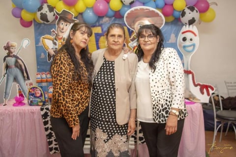 22122019 Ángeles, Margarita, Tere, Tensy, Angelita, Keta, Vicky, Santiago, Hipolito, Danik, Rosy, Regina y Mariana.